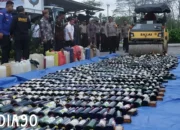 Polres Lampung Selatan Bertindak Tegas: Puluhan Ribu Botol Miras dan Ratusan Liter Tuak Dihancurkan demi Menjaga Ketertiban Natal dan Tahun Baru