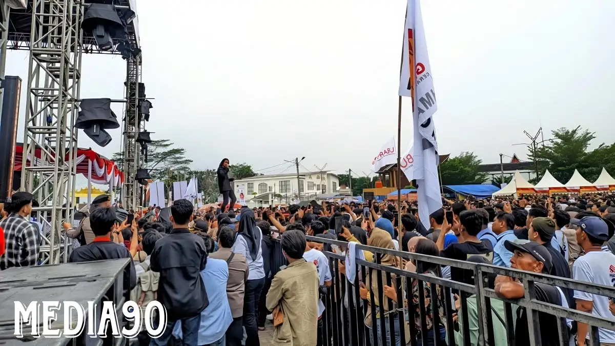 Konser Prabu Bersatu, Dewa 19 Hibur Ribuan Masyarakat Pendukung Pasangan Capres Prabowo - Gibran di Lampung
