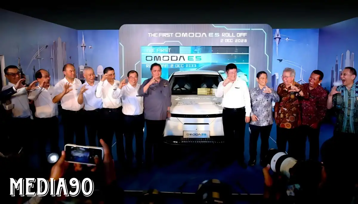 Melihat Menko Airlangga Borong Selusin Mobil Listrik Chery Omoda E5 Setelah Coba