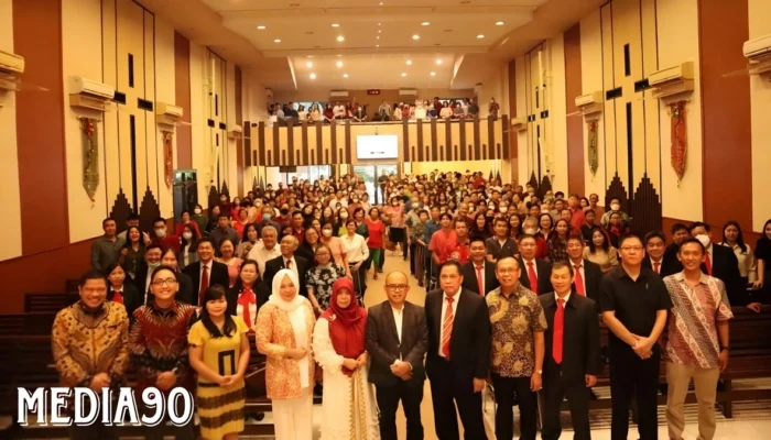 Menginspirasi Harmoni: Kisah Damai dari Kakanwil Kemenag Lampung pada Natal 2023