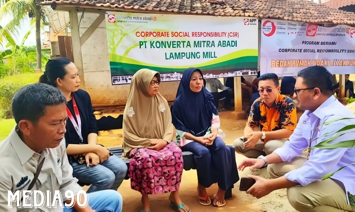 PT Konverta dan Paguyuban Sinar Mas Lampung Gotong Royong Bedah Rumah tak Layak Huni di Tegal Bungur Natar