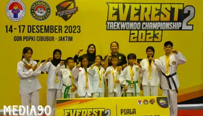 Siswi SMPN 2 Bandar Lampung Menjadi Juara di Kejuaraan Taekwondo Everest Kemenpora Jakarta dengan Meraih Medali Emas