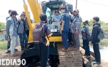 United Tractors Latih Operator dan Mekanik P3UW Lampung Perawatan Eskavator Komatsu