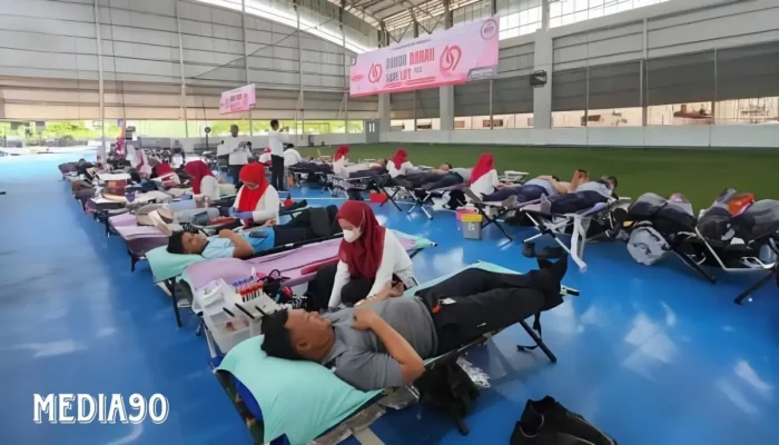 Masyarakat Beruntung! Bridgestone Amilsumbang 891 Kantong Darah untuk PMI Karawang