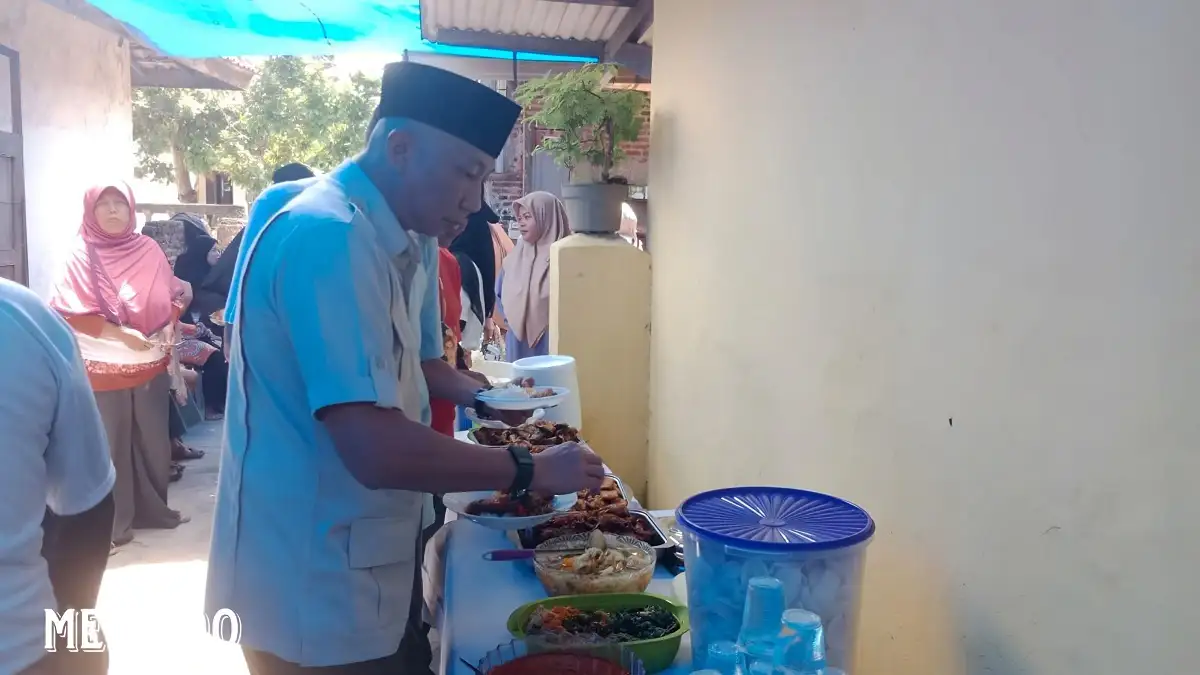 Relawan Prabu Gelar Makan Siang Gratis Warga di Kelurahan Sidodadi, Bandar Lampung