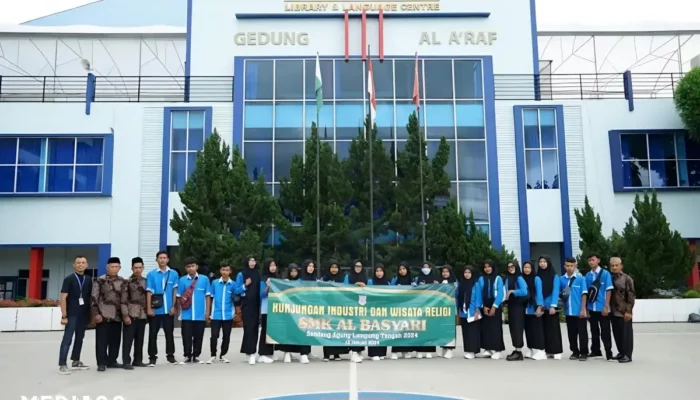 Menjelajahi Masa Depan: SMK Al-Basyari Melakukan Perjalanan Belajar IoT di Darmajaya dan Menandatangani MoU di Bandar Lampung
