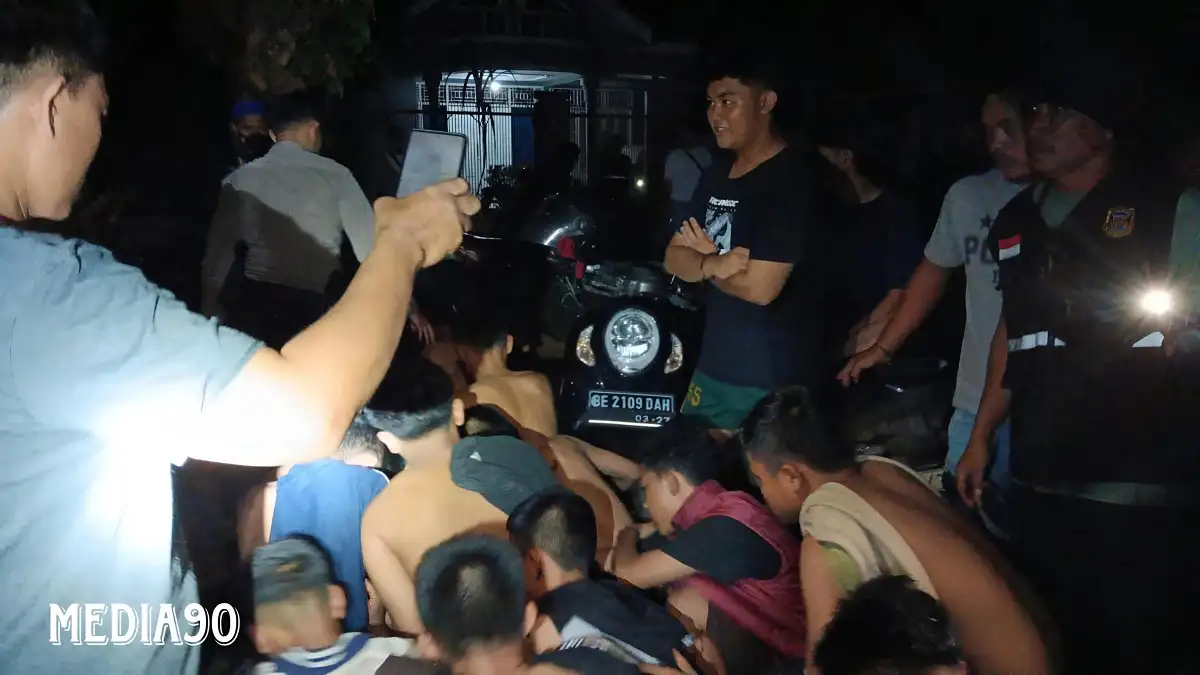 Basecamp Pelaku Tawuran di Bandar Lampung Digerebek Polisi, 17 Pelajar Ditangkap, Lima Sajam Disita