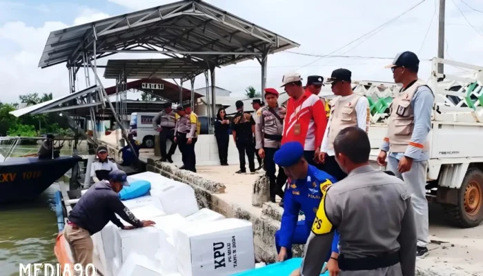 Pelayaran Sukses: 554 Kotak Suara Tiba dengan Selamat di Delapan Kampung Dipasena Setelah Perjalanan dengan Klotok dari Bumi Dipasena Mulya