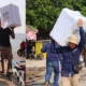 Dibungkus Plastik dan Pelampung, 40 Kotak Logistik Pemilu Dikirim ke Pulau Sebesi Lampung Selatan
