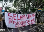 Jaringan Andi Surya Geruduk Bawaslu Lampung, Tuntut Keadilan Pembegal Suara Andi Surya di Pemilu 2024