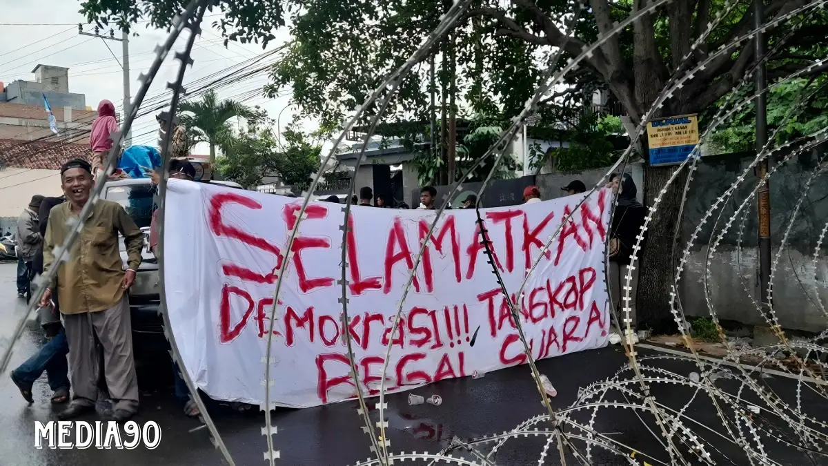 Jaringan Andi Surya Geruduk Bawaslu Lampung, Tuntut Keadilan Pembegal Suara Andi Surya di Pemilu 2024