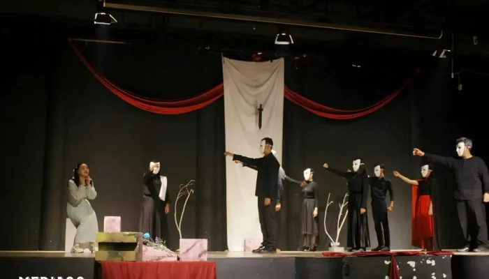 Keajaiban Mahasiswa Teknokrat Indonesia dalam Memukau Penonton dengan Pementasan Drama Buya Hamka dan William Shakespeare