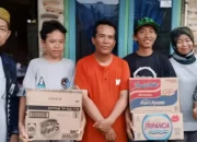 Tim Satgas Kebencanaan Yayasan Alfian Husin Beri Bantuan Korban Banjir di Bandar Lampung