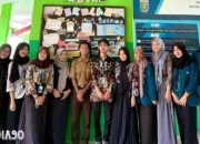 Tingkatkan Kreatifitas dan Literasi, Mahasiswa KKN Unila Buatkan Mading Pelajar SMKN 1 Tanjung Sari
