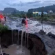 Akibat Hujan Deras Jalan Teuku Cik Ditiro Kemiling, Bandar Lampung Nyaris Ambles