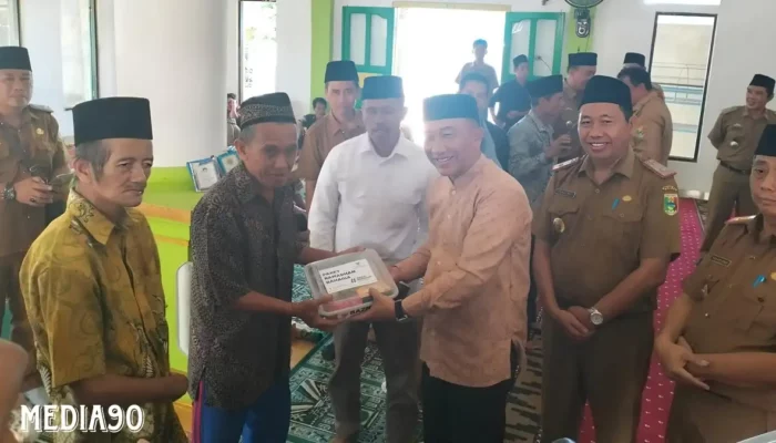 Baznas Berkolaborasi dengan Pj Bupati Tanggamus Salurkan Dana Hibah untuk Pembangunan Masjid di Tiga Kecamatan