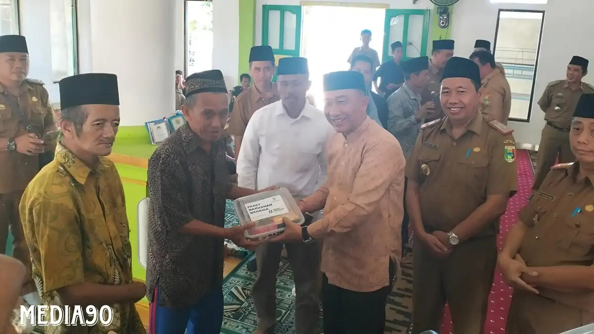 Bareng Baznas, Pj Bupati Tanggamus Salurkan Bantuan Dana Hibah Untuk Masjid Tiga Kecamatan
