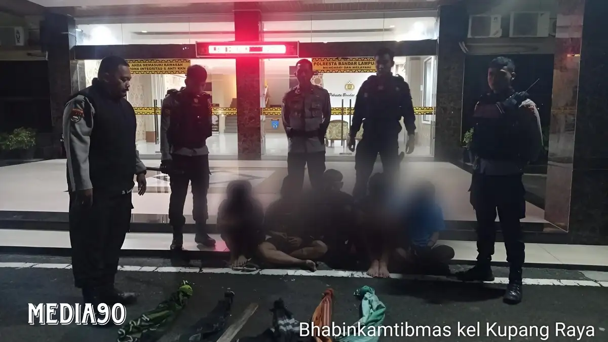 Hendak Tawuran Perang Sarung, Lima Remaja ini Terjaring Polisi di Telukbetung Utara Bandar Lampung