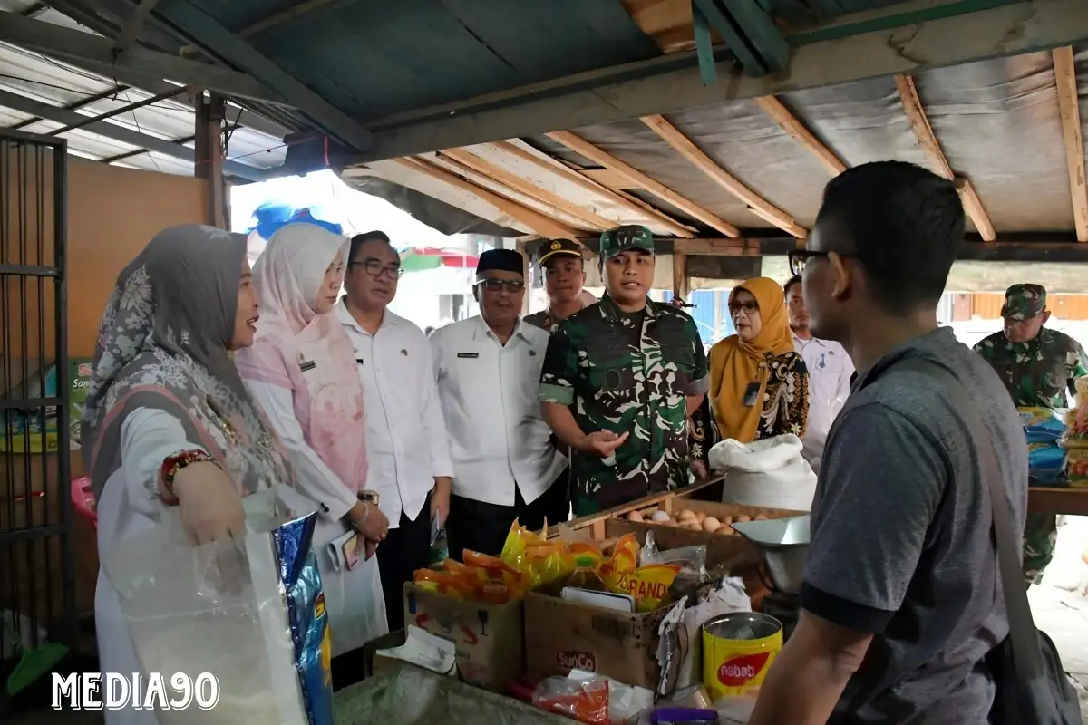 Operasi Pasar Bersama Pemkot Metro dan Kodim 0411KM Pastikan Stok dan Harga Sembako Aman