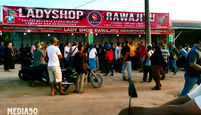 Pembukaan Ladyshop di Pasar Minggu: Demo Pedagang Rawajitu Selatan Berujung Kesenangan Pembeli dengan Harga Terjangkau