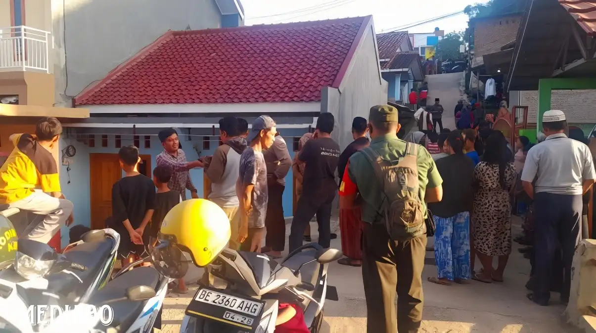 Pintu Didobrak, Pria di Kelapa Tiga Permai Tanjungkarang Barat Bandar Lampung ini Ditemukan Meninggal Tergantung di Kamar Mandi