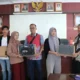 Ringankan Korban Banjir, Yayasan Alfian Husin Kembali Bantu Dana dan Laptop kepada Karyawan dan Mahasiswa