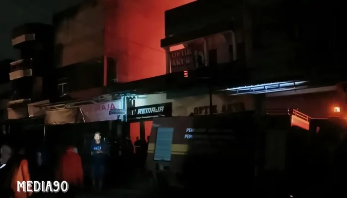 Kerugian Besar! Toko Pakaian dan Sepatu di Bandar Sribhawono Lampung Timur Hangus Dilalap Api Saat Persiapan Stok Lebaran