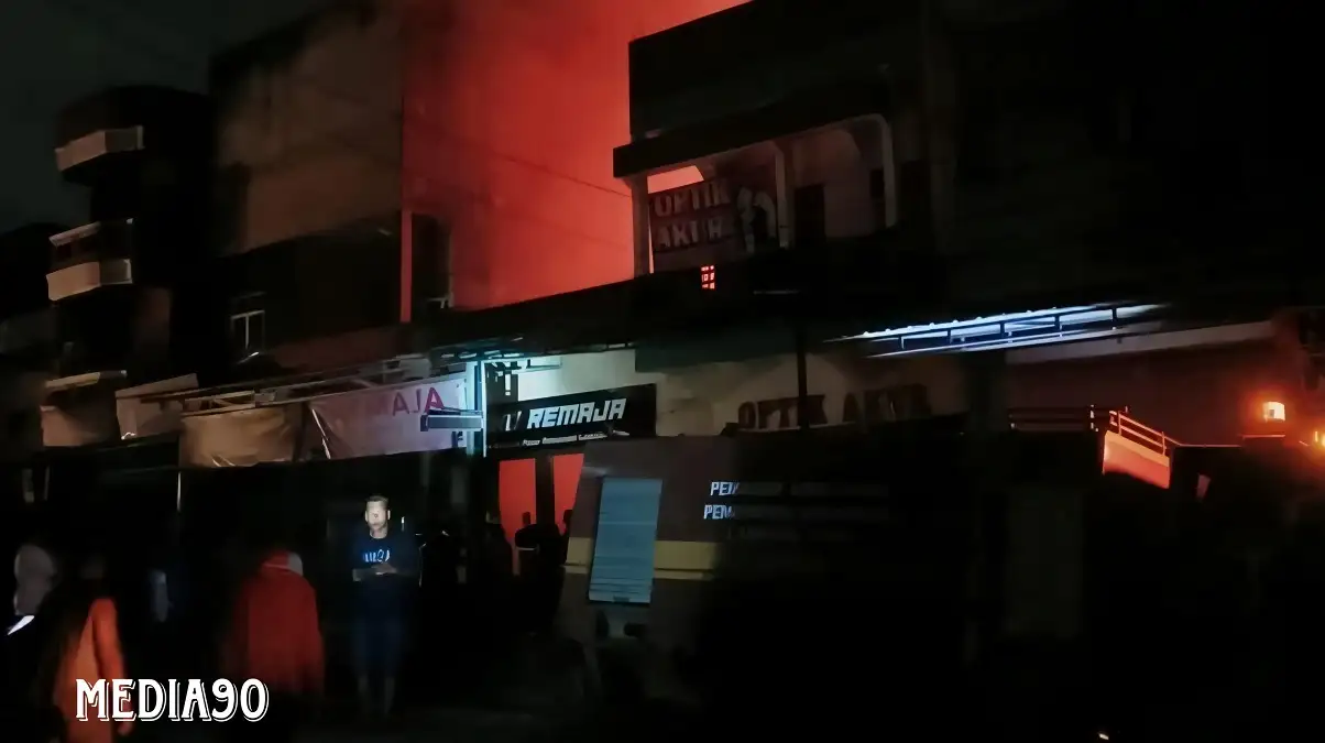Toko Pakaian dan Sepatu di Bandar Sribhawono Lampung Timur Ludes Terbakar, Baru Belanja Stok Lebaran, Kerugian Rp800 Juta