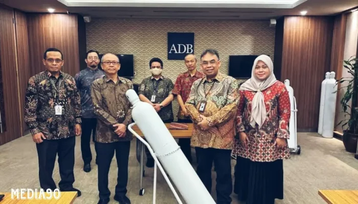 Unila Menerima Alat Medis dari Indonesia Resident Mission sebagai Donasi Kemanusiaan