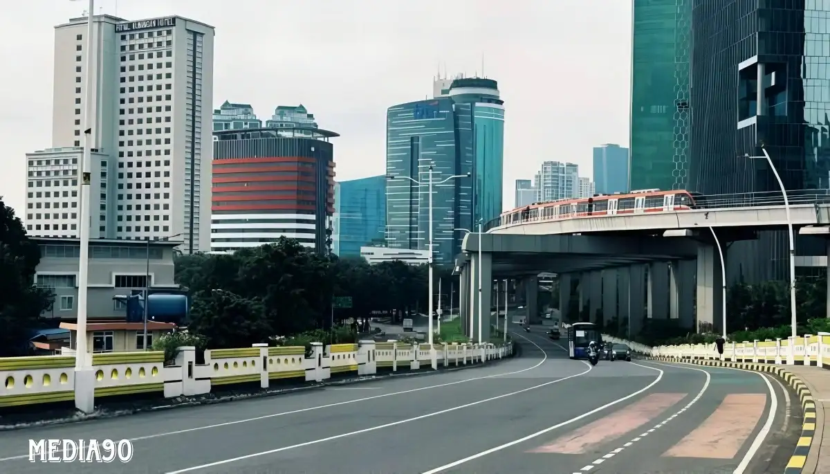 Beda Dari Biasanya, Foto-Foto Jalanan Jakarta Sepi Kendaraan