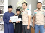 Berbagi Kebahagiaan Ramadan: YBM PLN Lampung Menyalurkan Zakat kepada Santri dan Marbot Masjid