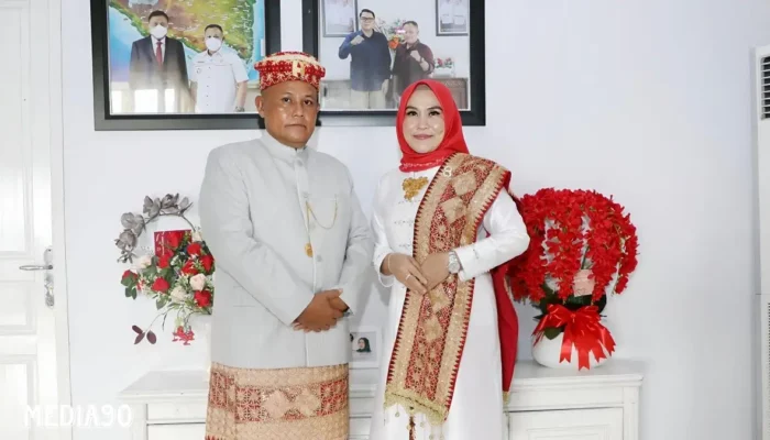 Tuan Rumah Lampung Selatan: Bupati dan Istri Diberi Penghargaan Satyalancana Wira Karya