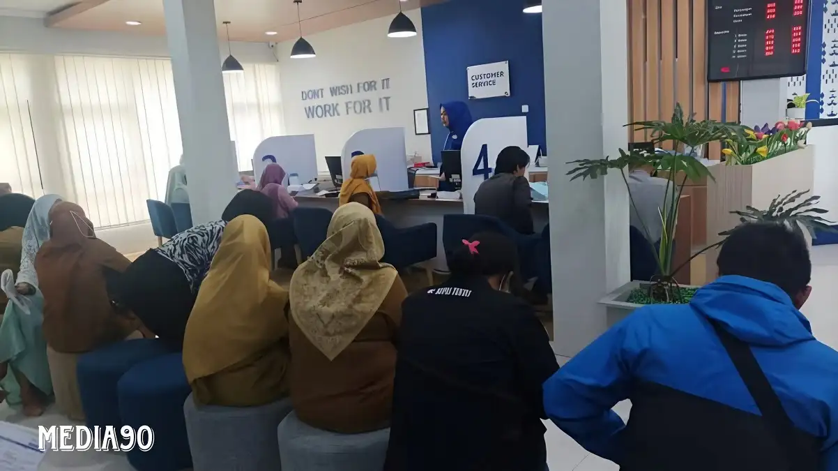 Dipadati Nasabah Jelang Libur Lebaran, Bank Lampung Berkomitmen Terus Tingkatkan Pelayanan