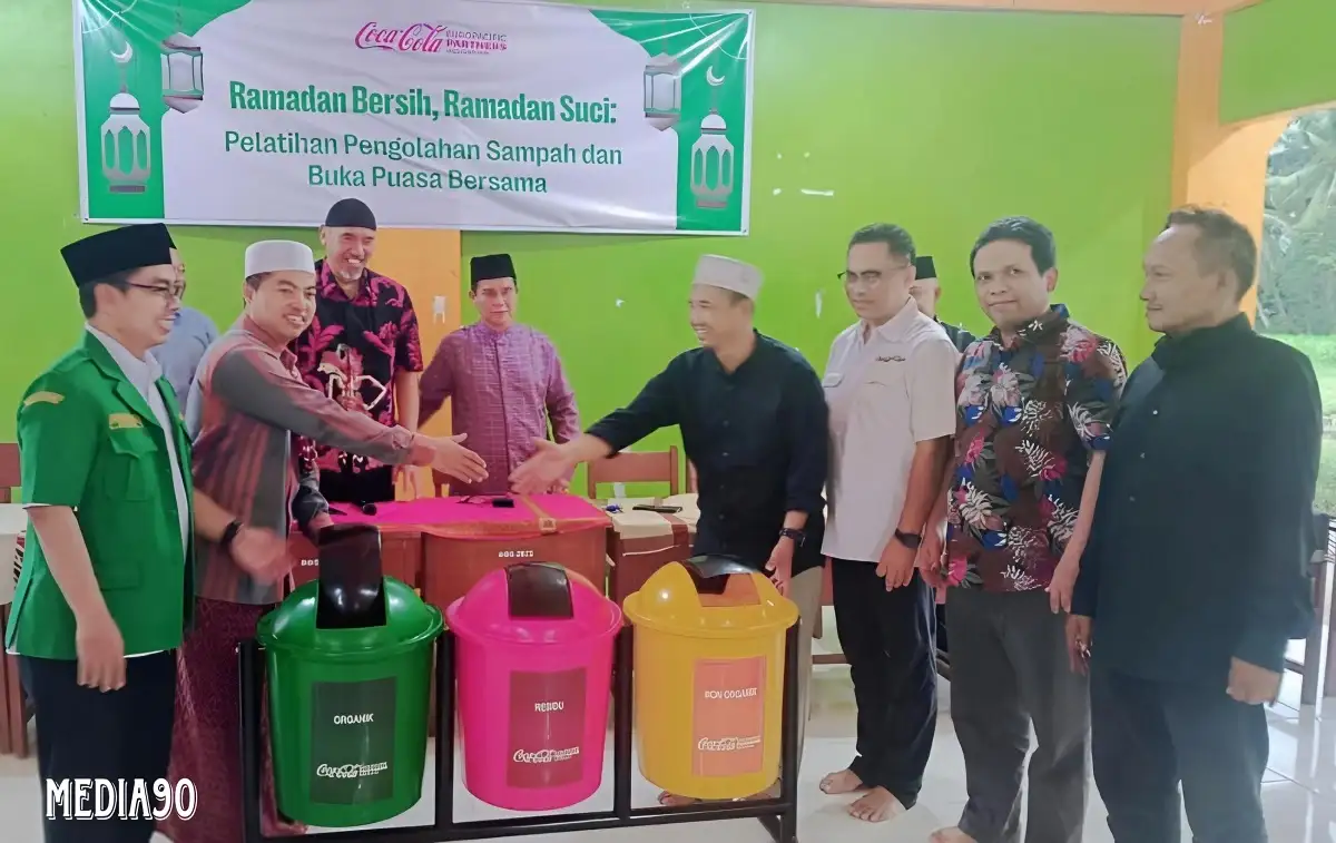 Gema Ramadan, Bangun Kesadaran Lingkungan CCEP Gandeng 15 Pondok Pesantren Kelola Sampah