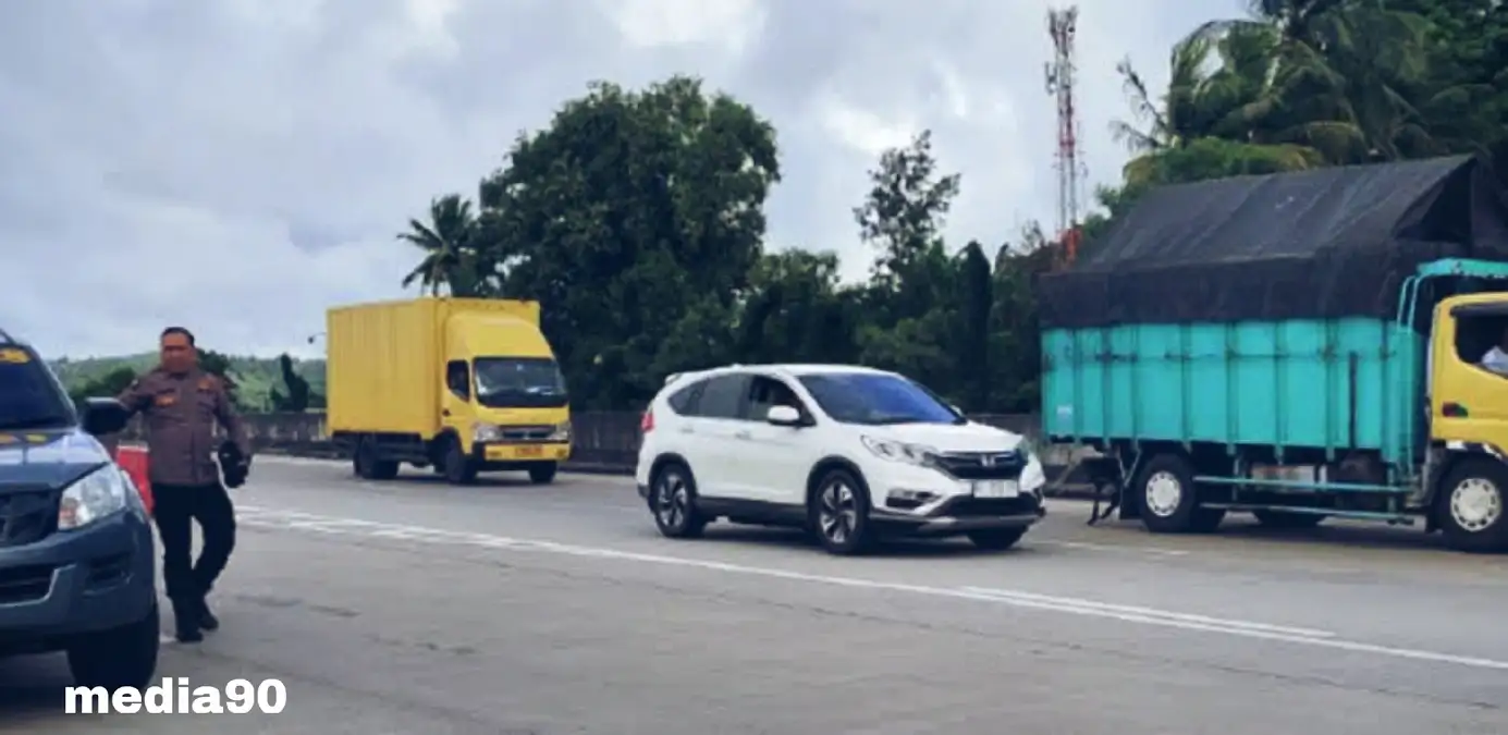 H-1 Lebaran Jalan Tol Menuju Bakauheni dan Sebaliknya, Kendaraan Pemudik Berjalan Lancar