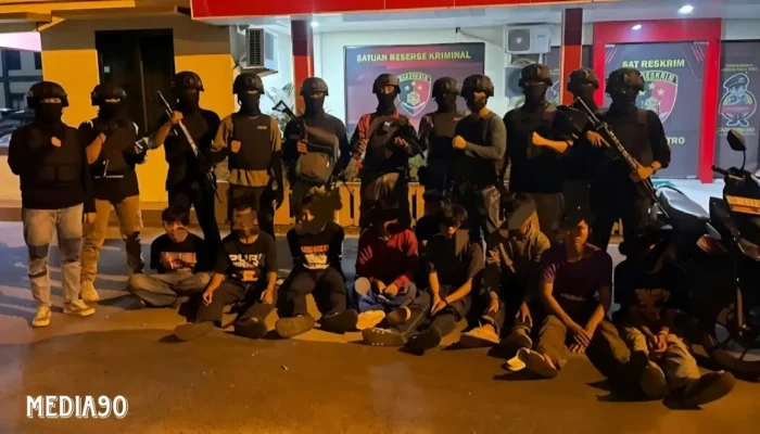 Tangkapan Berhasil: Tim CRT Polres Metro Menyergap 8 Remaja Anggota Gangster yang Bersiap Tawuran dengan Celurit
