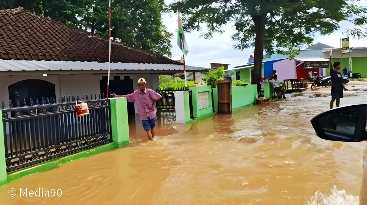 Hujan Tiga Jam, Banjir Rendam Ratusan Rumah di Telukbetung Bandar Lampung