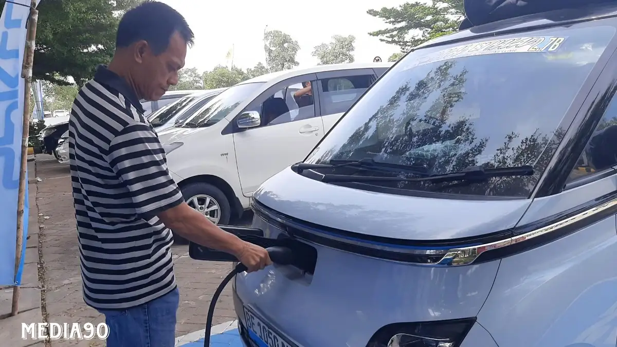 Nyaman Isi Daya di Rest Area Tol Lampung, Puluhan Pemudik Mobil Listrik Puji Kinerja PLN