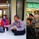 Polisi Jujur Kembalikan Rp100 Juta Milik Pemudik Tertinggal di Rest Area Tol Terima Penghargaan Sekolah Perwira dari Kapolda Lampung