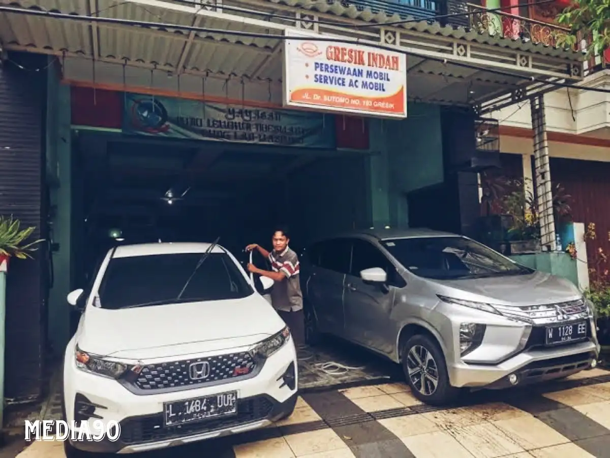 Rental Mobil Gresik Murah Lepas Kunci