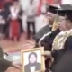 Berurai Air Mata, Ibu ini Gantikan Putrinya yang Wafat Wisuda Fakultas Kedokteran Universitas Lampung
