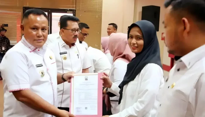 Bupati Lampung Selatan Menyerahkan 147 SK PPPK untuk Tenaga Pendidik dan Kesehatan