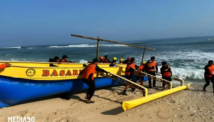 Pemancing Hilang Terseret Arus di Pantai Bana Setelah Dua Kali Dihantam Ombak Besar