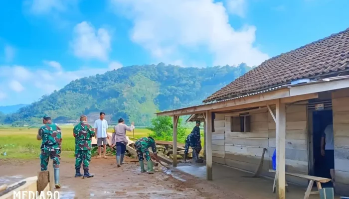 Bantuan Polri-TNI Berikan Harapan di Tengah Krisis: Ulu Belu Tanggamus Dihantam Banjir