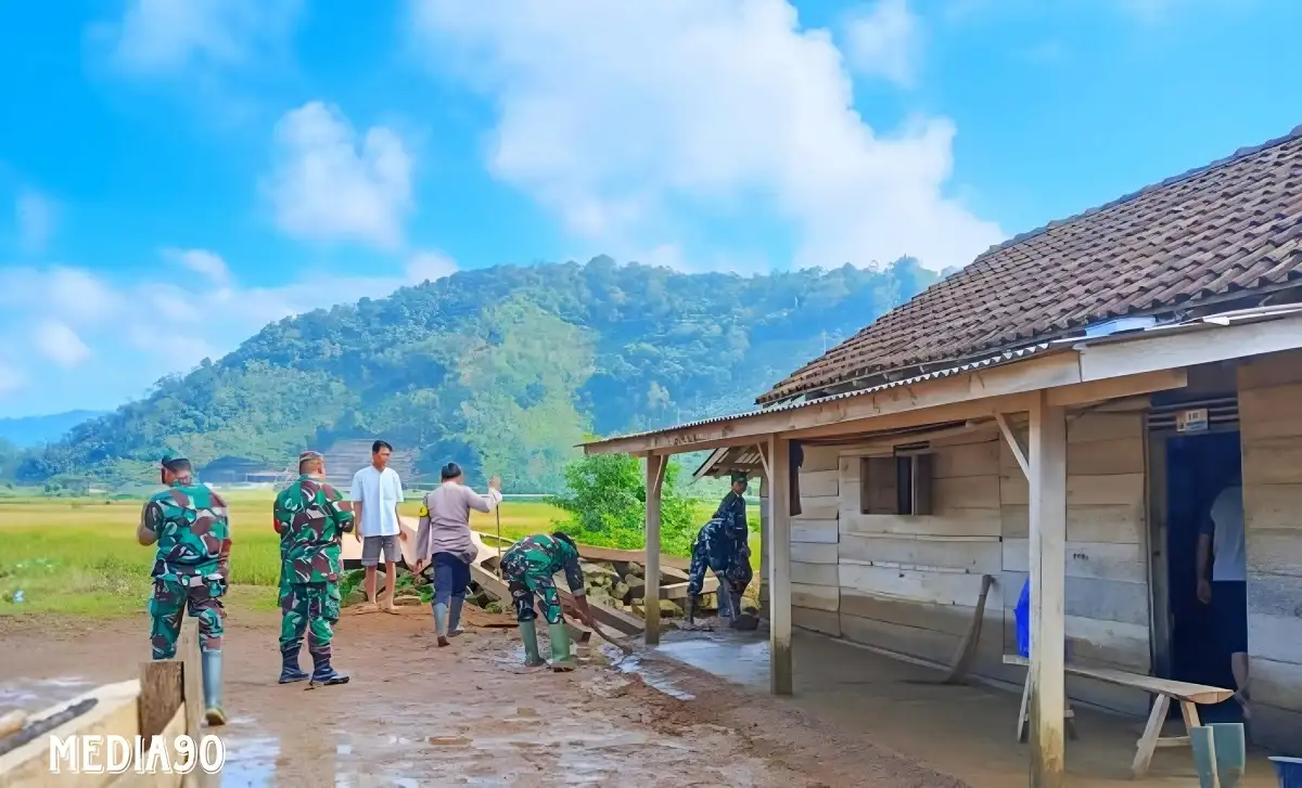 Hujan Deras, Rumah dan Sawah di Ulu Belu Tanggamus Terendam Banjir, Polri-TNI Salurkan Bantuan