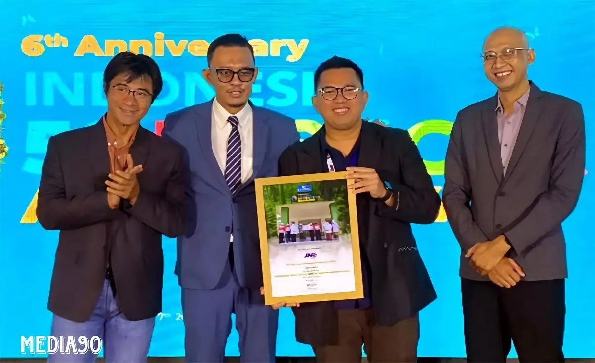 JNE Raih Penghargaan The Iconomics Indonesia Best 50 CSR Awards 2024 Kategori Courier Service