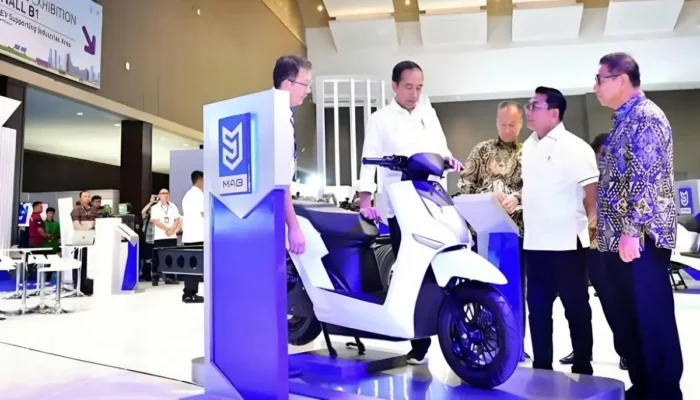 Jokowi Membuka Dialog Mengenai Potensi Sepeda Motor Listrik di Indonesia