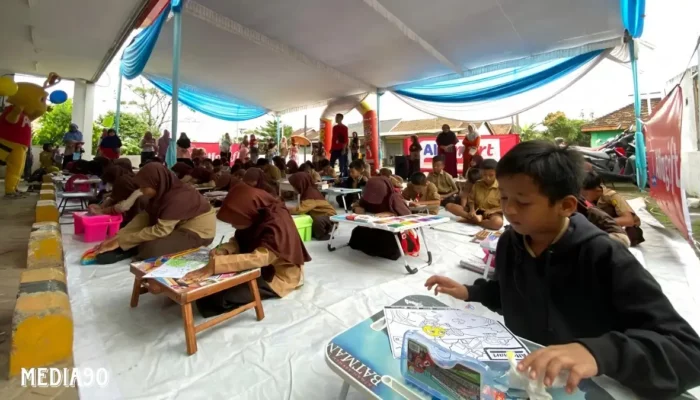 Puluhan Pelajar SD Antusias Ikuti Lomba Mewarnai dan Rangking 1 di Alfamart Merbau Mataram, Lampung Selatan
