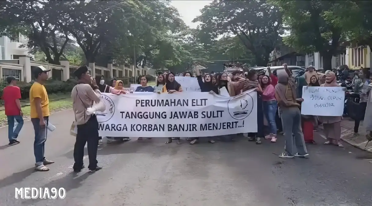 Ratusan Warga Demo di Perumahan Citra Garden Bandar Lampung, Minta Segera Perbaiki Tanggul Jebol