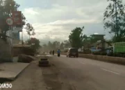 Warga Panjang Bandar Lampung Keluhkan Jalan Rusak dan Licin Akibat Aktivitas Stockpile Batubara